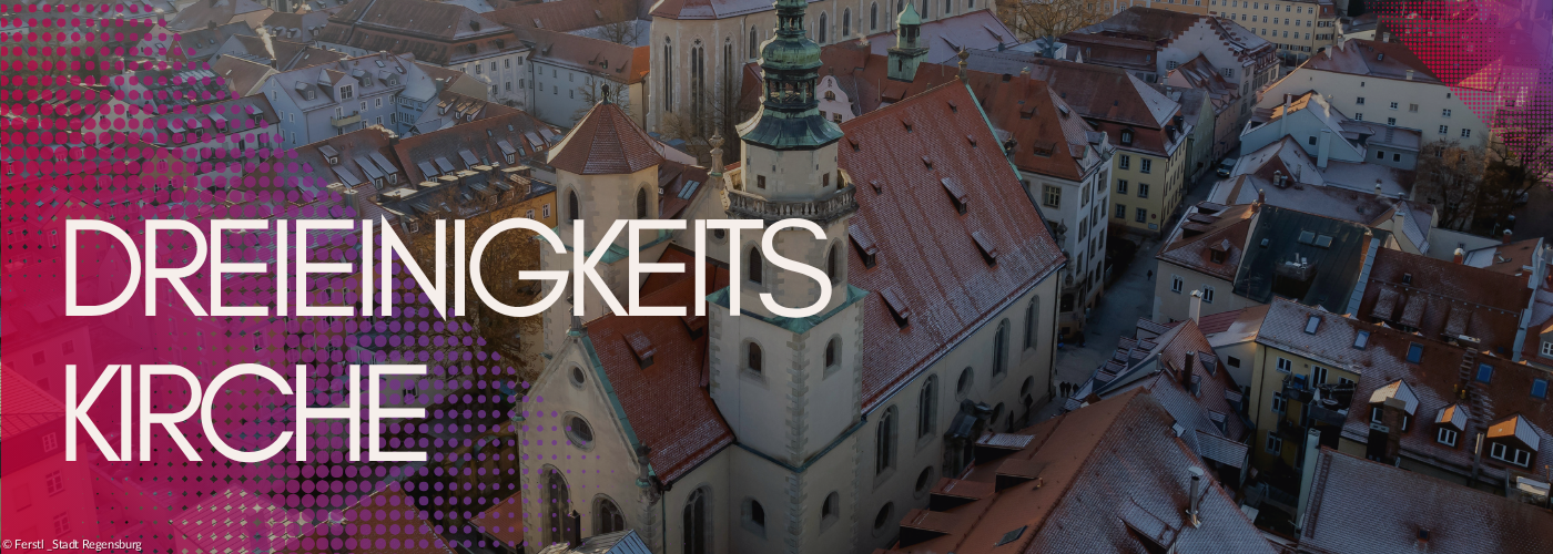 Blick von auf die Dreieinigkeitskirche mitten in der Stadt.