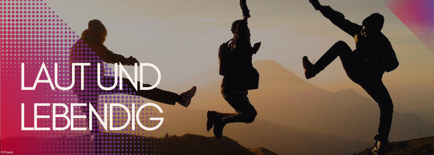 3 Jugendliche, die in die Luft springen