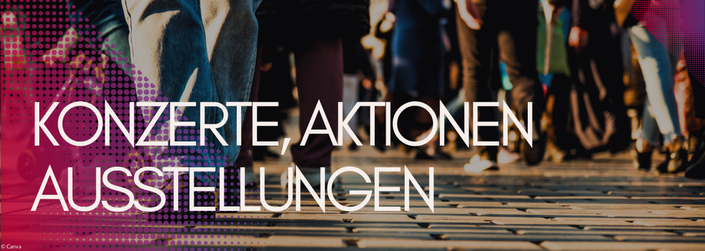 Viele Beine, die sich in einer Fußgängerzone bewegen.