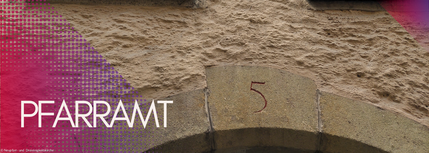 Nummer über der Eingangstür zum Pfarramt