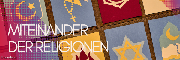 Verschiedenen Bildkarten mit reigiösen Symbolen auf einem Tisch.