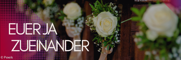 Geschmückte Kirchenbänke