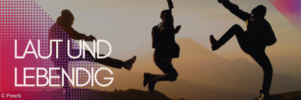 3 Jugendliche, die in die Luft springen