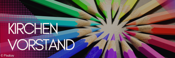 Buntstifte im Kreis angeordnet vor schwarzem Hintergrund.