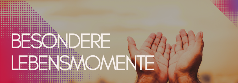 Zwei Hände zum Segen geöffnet.