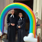 Pfrin Marttunen und Pfr. Koschnitzke unter dem Regenbogen