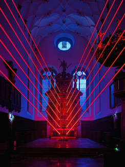 Altar im roten Licht