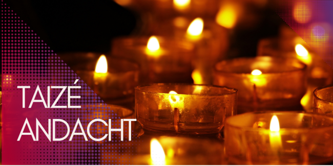 Kleine Kerzen im Dunkeln