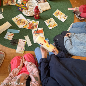 Kerze mit Anfangsbuchstaben der Kinder 