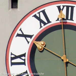 Die Turmuhr der Neupfarrkirche