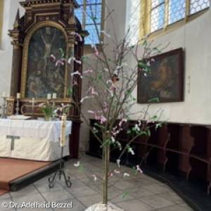 Der Osterbaum in der Neupfarrkirche