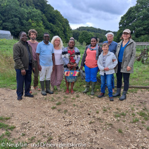 Besuch in der  Solidarischen Landwirtschaft in Nittendorf- Gruppenfoto mit Gummistiefeln